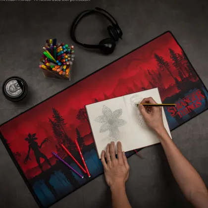 Cinereplicas - Stranger Things: Upside Down Deskmat