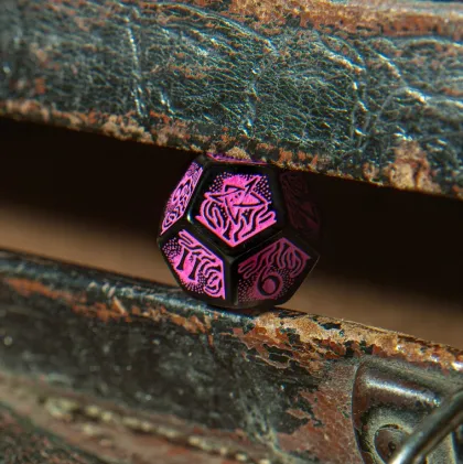 Q-Workshop - Call of Cthulhu RPG Dice Set: 7th Edition - Black & Magenta (7-delig)