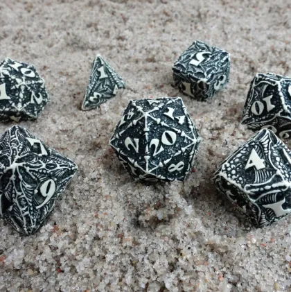 Q-Workshop -Dracopolis RPG Dice Set: The Scandinavian Blackfang (7-delig)