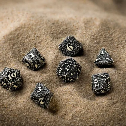 Q-Workshop -Dracopolis RPG Dice Set: The Scandinavian Blackfang (7-delig)