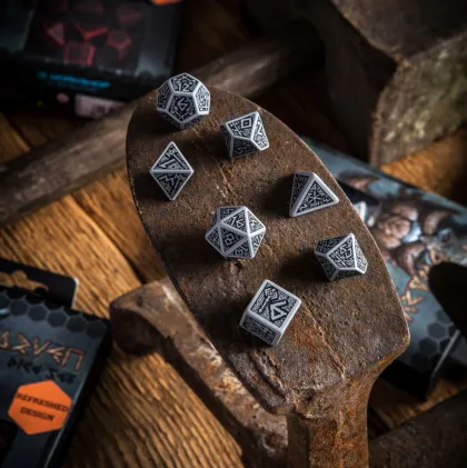 Q-Workshop - Dwarven RPG Dice Set: Gray & Black (7-delig)