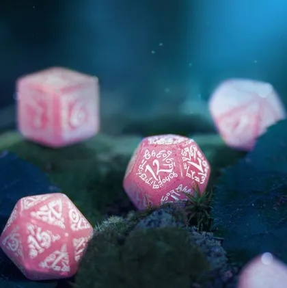 Q-Workshop - Elvish RPG Dice Set: Shimmering Pink & White (7-delig)