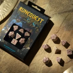Q-Workshop - RuneQuest RPG Dice Set: Beige & Burgundy (7-delig)