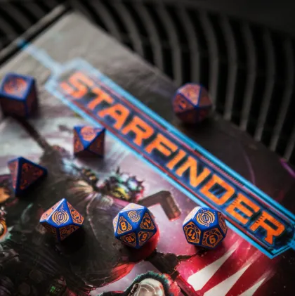 Q-Workshop - Starfinder RPG Dice Set: Dead Suns (7-delig)